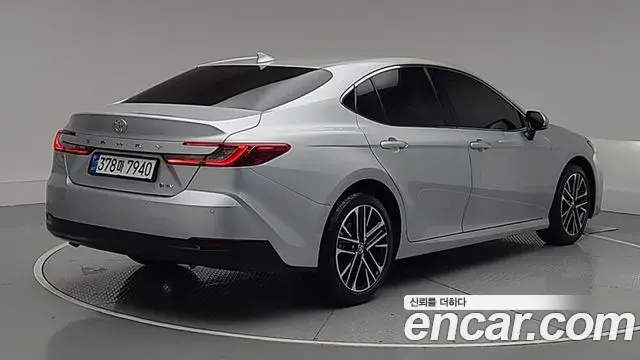 Toyota Camry 2026 — Photo 8/18