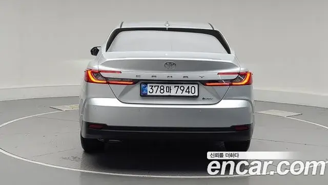 Toyota Camry 2026 — Photo 17/18