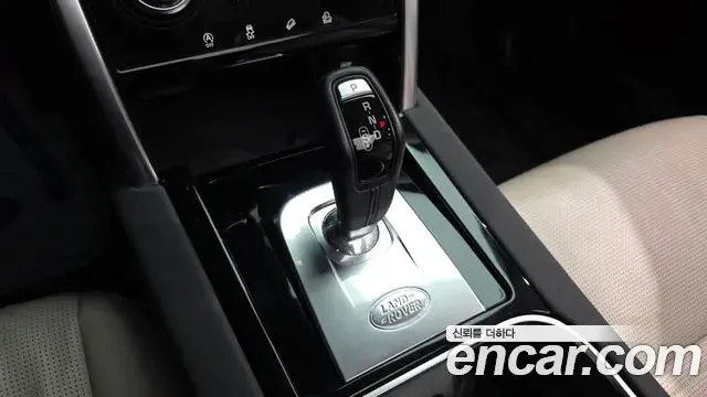 Land Rover Discovery Sport 2020 — Фото 8/20