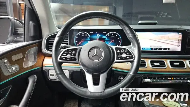 Mercedes-Benz GLE-Class 2019 — Фото 13/20