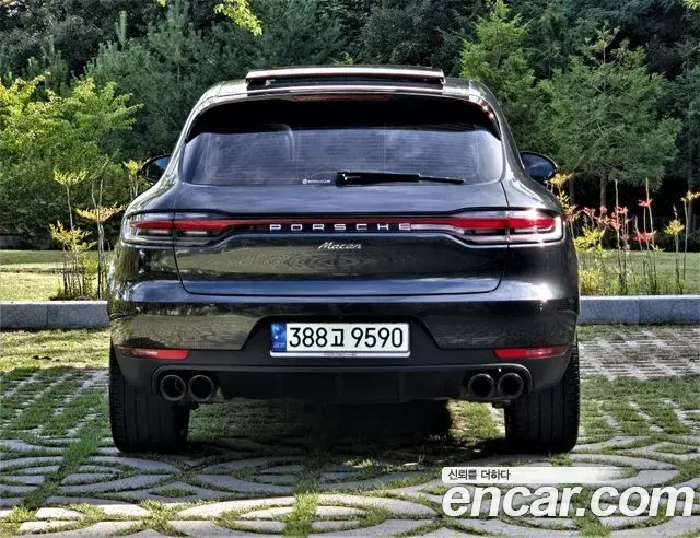 Porsche Macan 2021 — ფოტო 14/20