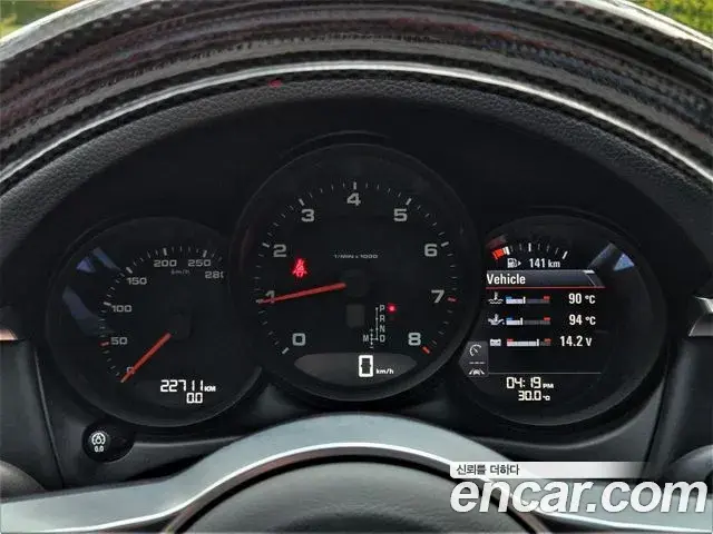 Porsche Macan 2021 — ფოტო 18/20