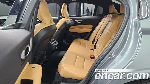 Volvo S60 2019 — Фото 12/20