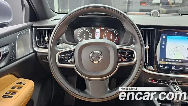 Volvo S60 2019 — Фото 13/20