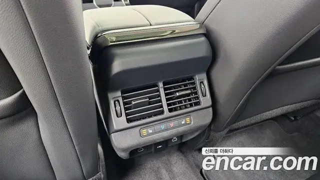 Land Rover Range Rover Evoque 2025 — ფოტო 28/33