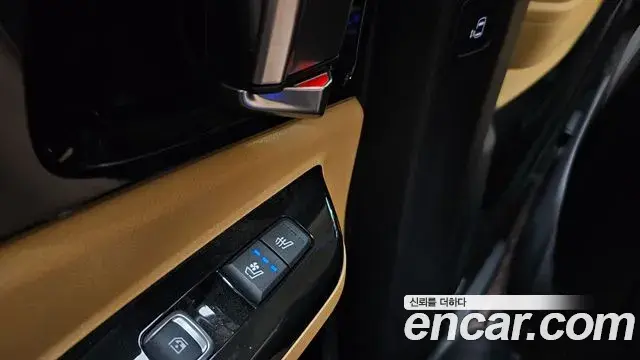 Kia Carnival 2023 — Photo 19/20