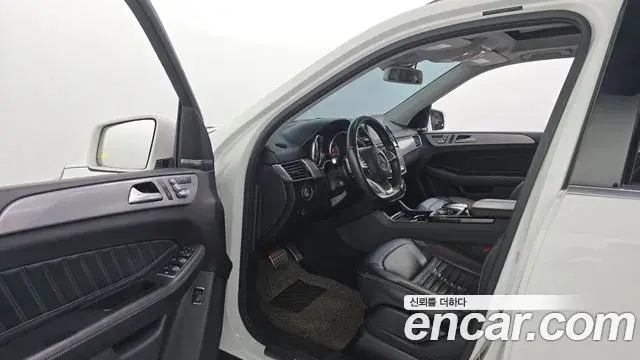 Mercedes-Benz GLE-Class 2018 — Фото 10/20