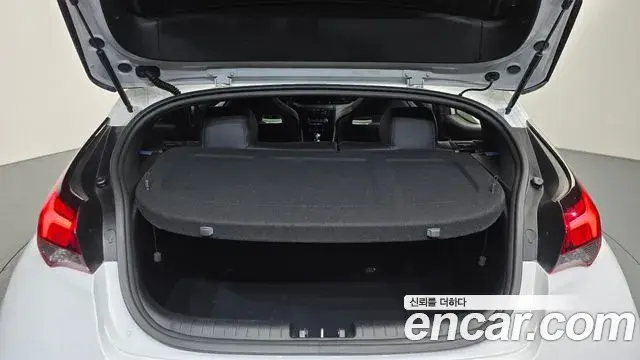 Hyundai Veloster 2022 — Фото 17/20