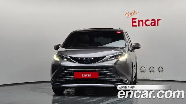 Toyota Sienna 2023 — Photo 32/35
