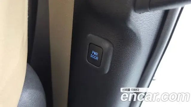 Toyota Sienna 2023 — Photo 15/35