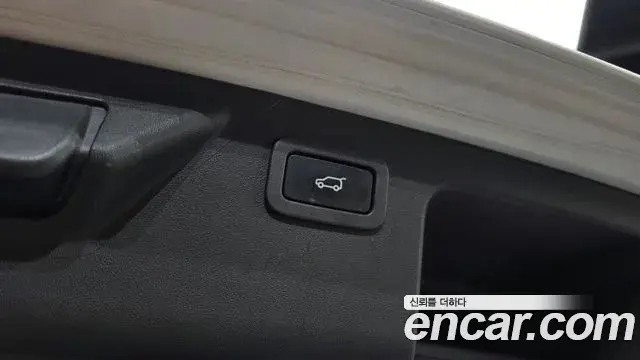 Land Rover Discovery Sport 2019 — Фото 18/20