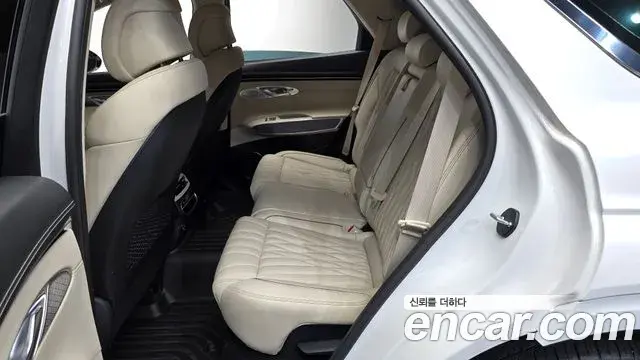 Genesis GV70 2023 — Şəkil 16/32