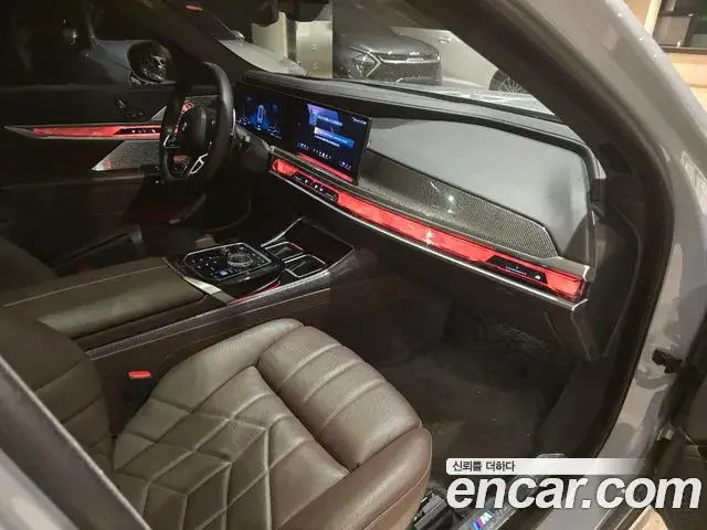 BMW 7 Series 2023 — Фото 12/20