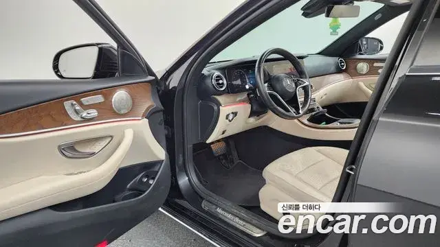 Mercedes-Benz E-Class 2021 — Фото 10/20