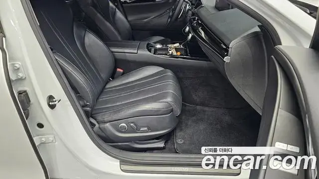 Genesis Electrified G80 2020 — Photo 11/20