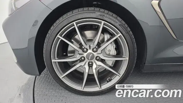 Genesis G70 2019 — Photo 14/20