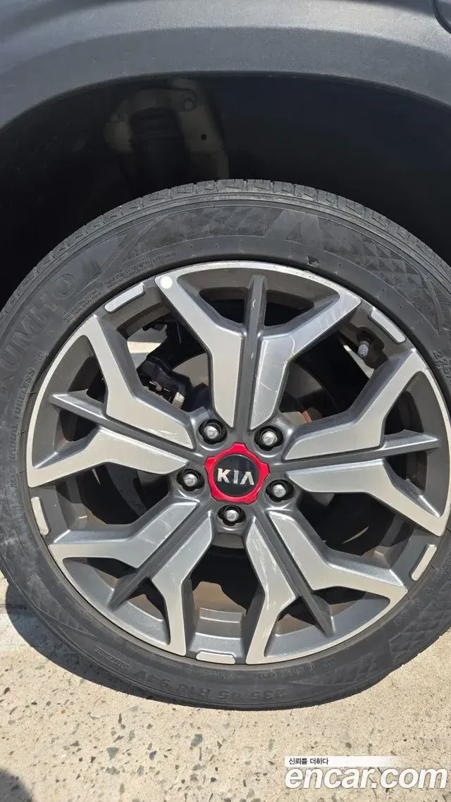 Kia Seltos 2019 — Фото 12/13