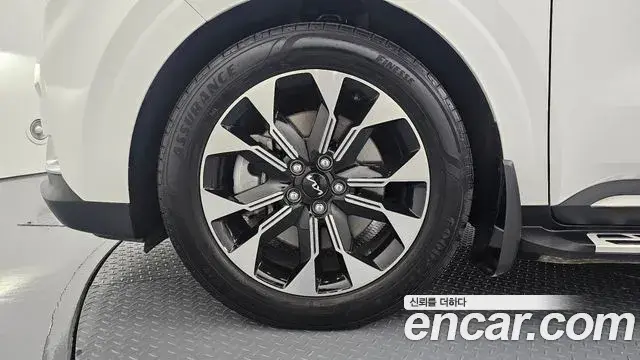 Kia Carnival 2023 — Фото 5/20