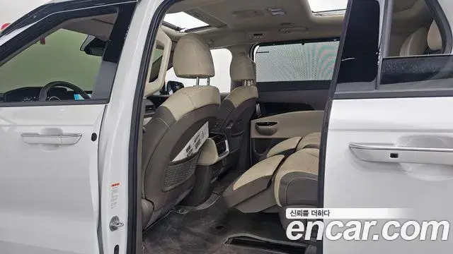 Kia Carnival 2023 — Фото 11/20