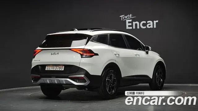 Kia Sportage 2021 — Фото 2/20