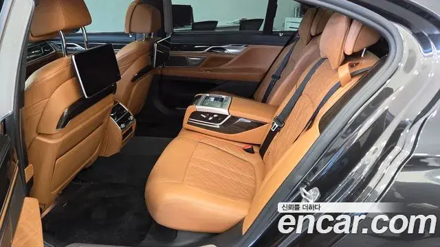 BMW 7 Series 2019 — Фото 10/14