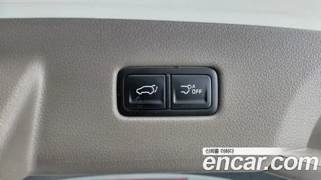 Kia Carnival 2023 — Фото 17/20