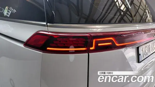 Kia Carnival 2023 — ფოტო 10/32