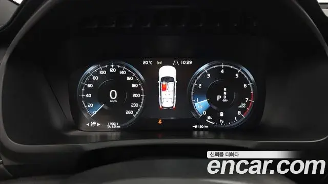 Volvo XC90 2021 — Photo 8/20