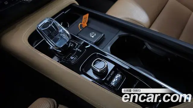 Volvo XC90 2021 — Photo 9/20