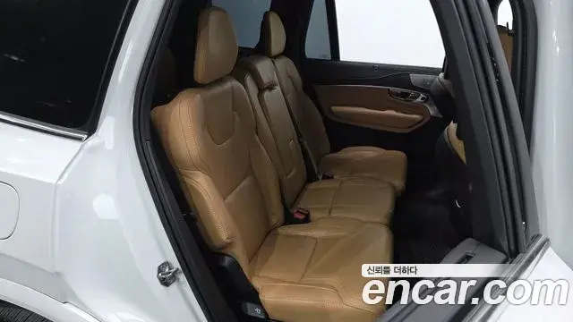 Volvo XC90 2021 — Photo 12/20
