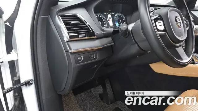 Volvo XC90 2021 — Photo 13/20