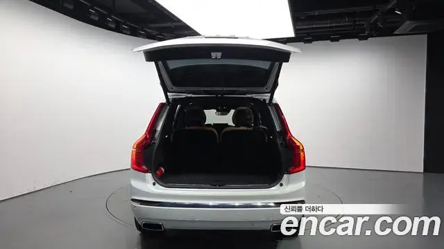 Volvo XC90 2021 — Photo 20/20