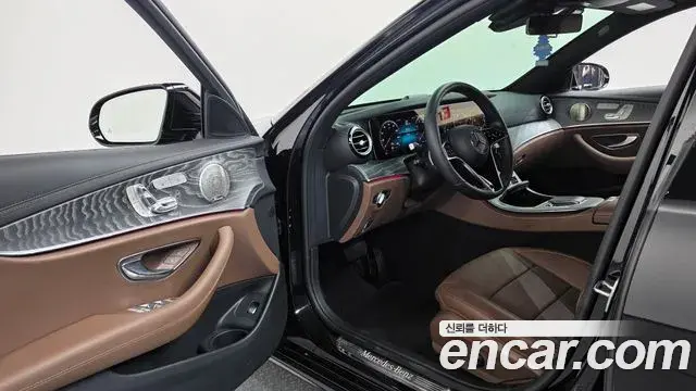 Mercedes-Benz E-Class 2022 — Photo 10/20