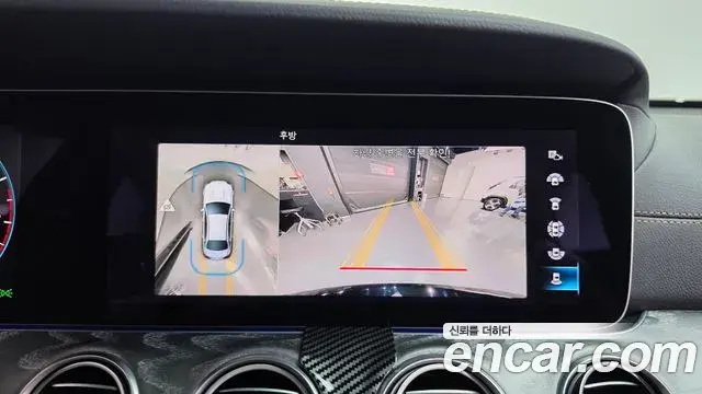Mercedes-Benz E-Class 2022 — Photo 14/20