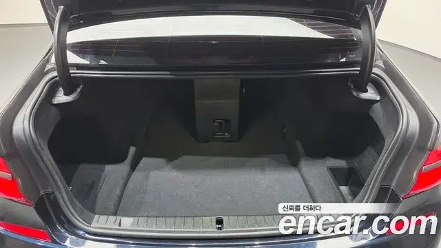 BMW 7 Series 2018 — Photo 18/20