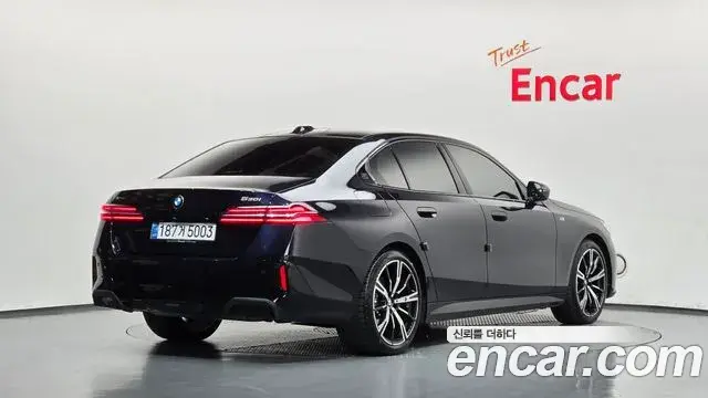 BMW 5 Series 2025 — Photo 1/20