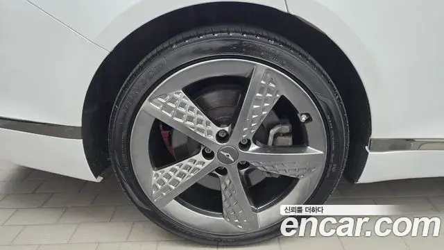 Genesis Electrified G80 2022 — Photo 5/20
