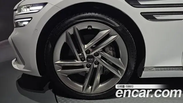 Genesis Electrified G80 2024 — Photo 5/20