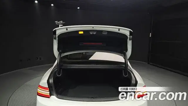 Genesis Electrified G80 2024 — Photo 20/20