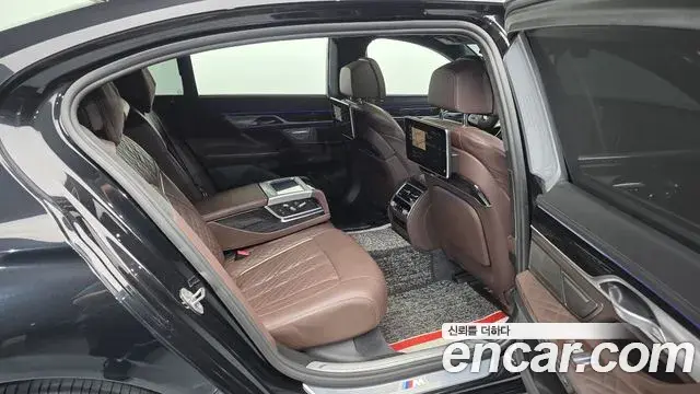 BMW 7 Series 2021 — Photo 12/20