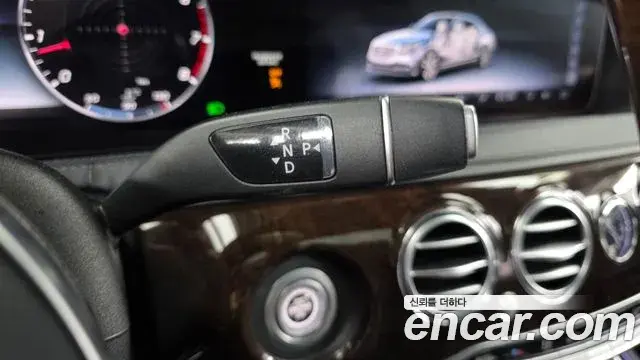 Mercedes-Benz S-Class 2019 — Photo 9/20