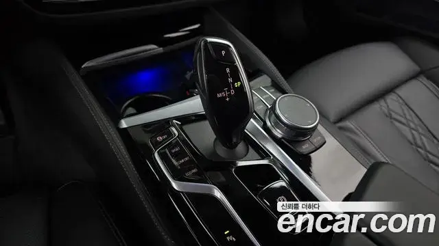 BMW 5 Series 2021 — Photo 9/20