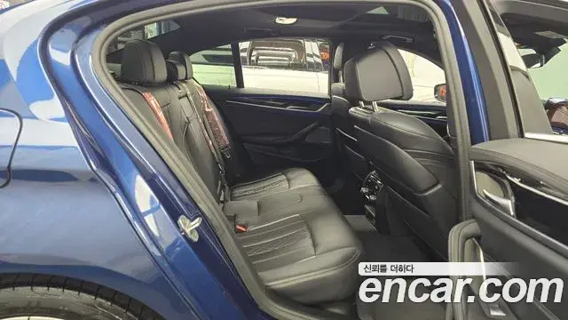 BMW 5 Series 2021 — Photo 12/20