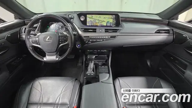 Lexus ES300h 2020 — Photo 7/20