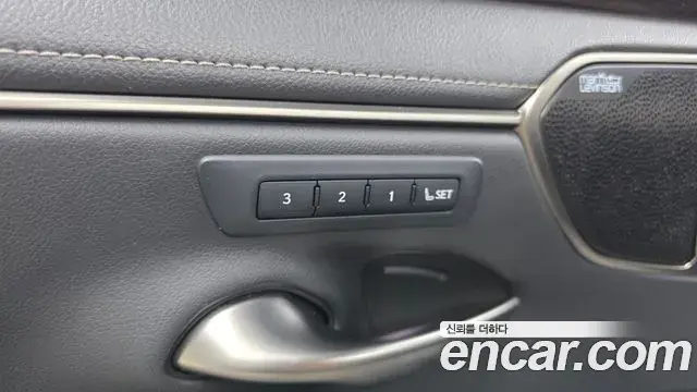 Lexus ES300h 2020 — Photo 17/20