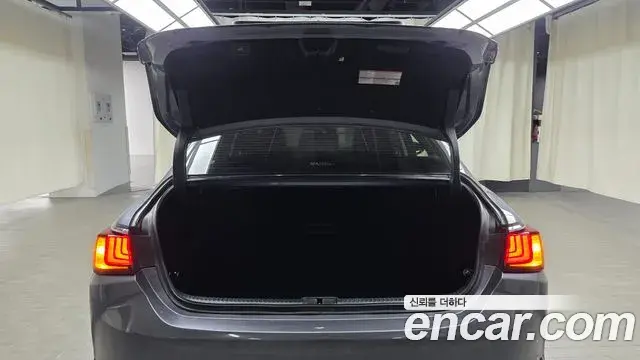Lexus ES300h 2020 — Photo 18/20