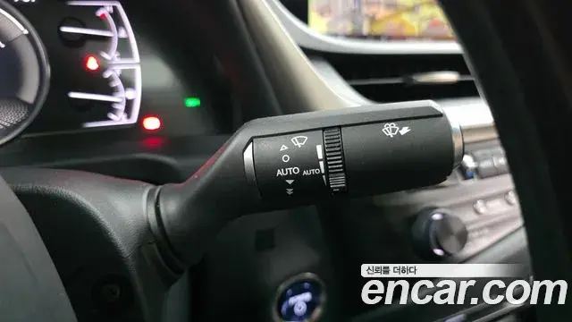 Lexus ES300h 2020 — Photo 20/20