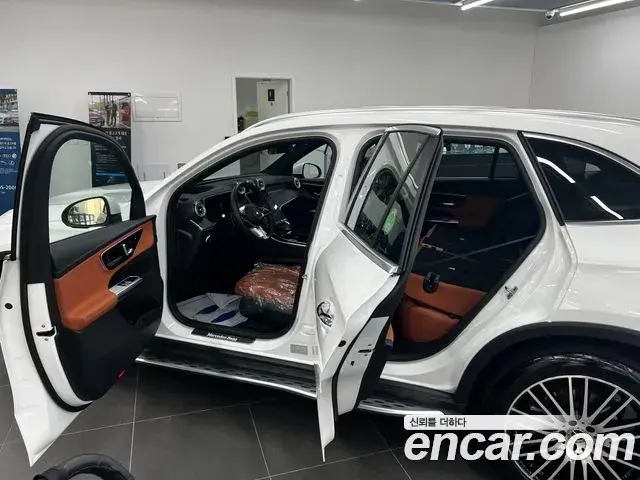 Mercedes-Benz GLC-Class 2023 — Photo 3/6
