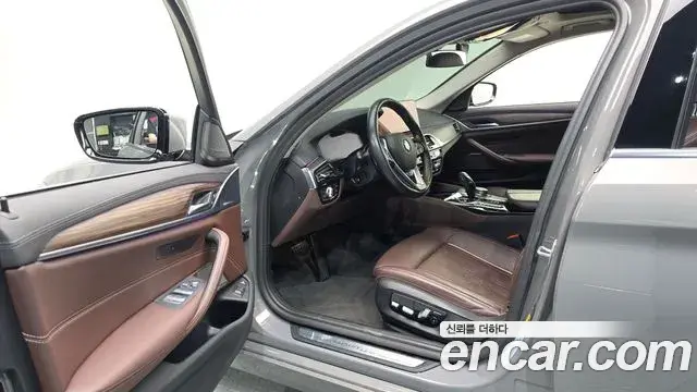 BMW 5 Series 2021 — Photo 10/20