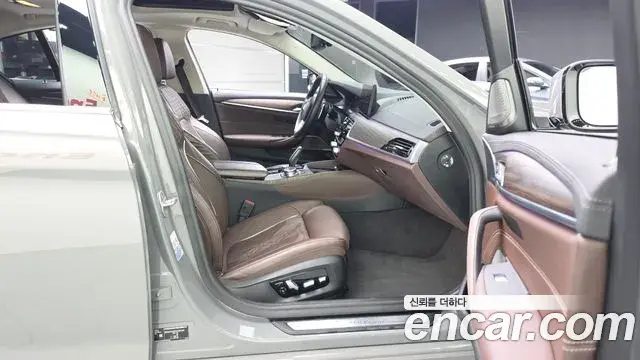 BMW 5 Series 2021 — Photo 11/20